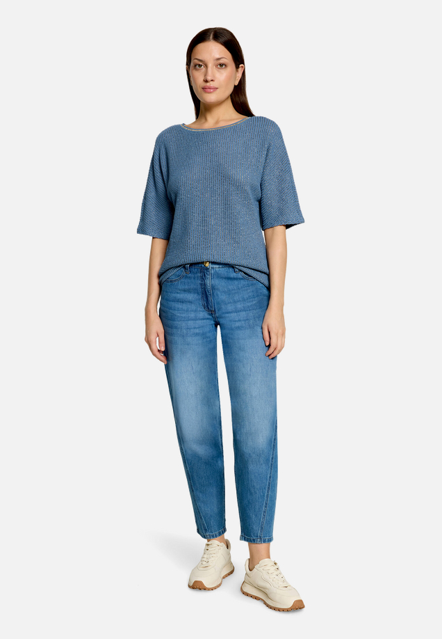 Strukturshirt mit Struktur / Modellfoto Vorderseite (Outfit)