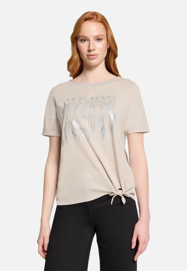 Casual-Shirt mit Schleifenknoten / Modellfoto Vorderseite