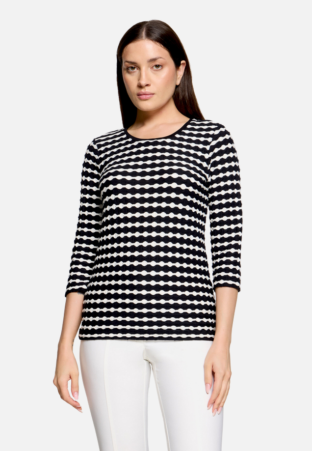 Basic Shirt mit Rundhalsausschnitt / Modellfoto Vorderseite