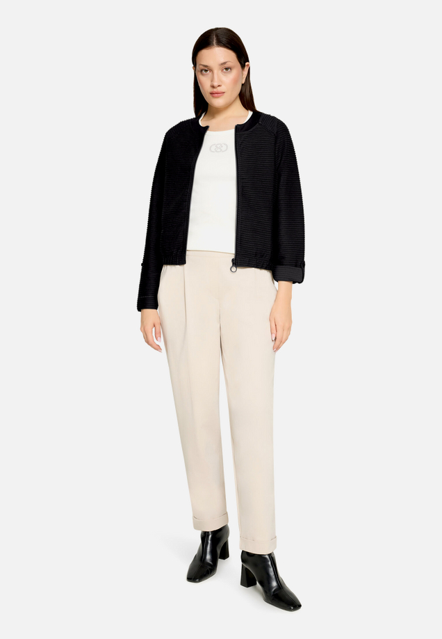 Casual-Jacke mit Rippenstruktur / Modellfoto Vorderseite (Outfit)