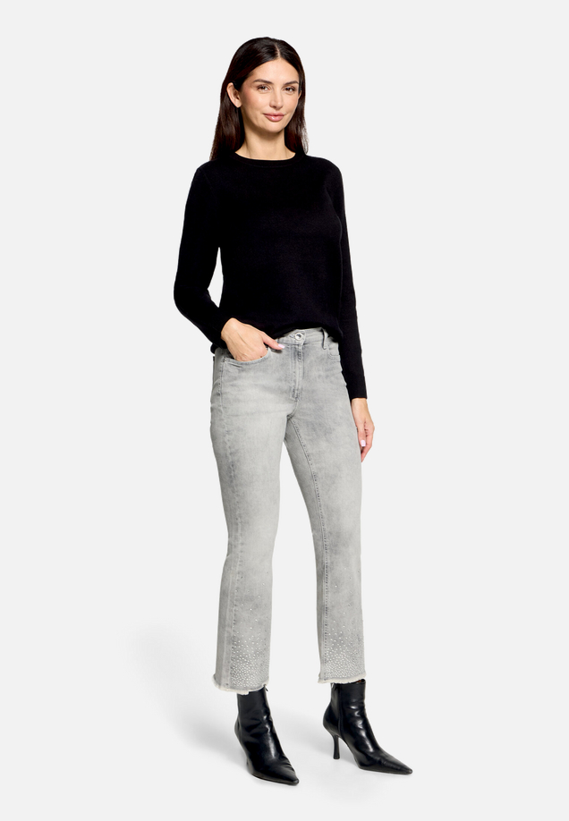 Slim Fit-Hose mit Waschung / Modellfoto Vorderseite (Outfit)