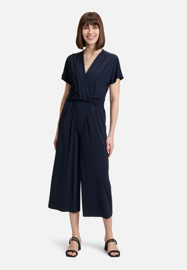 Jumpsuit mit Eingrifftaschen / Modellfoto Vorderseite
