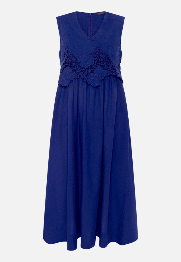 Midikleid mit V-Ausschnitt / Vorderseite
