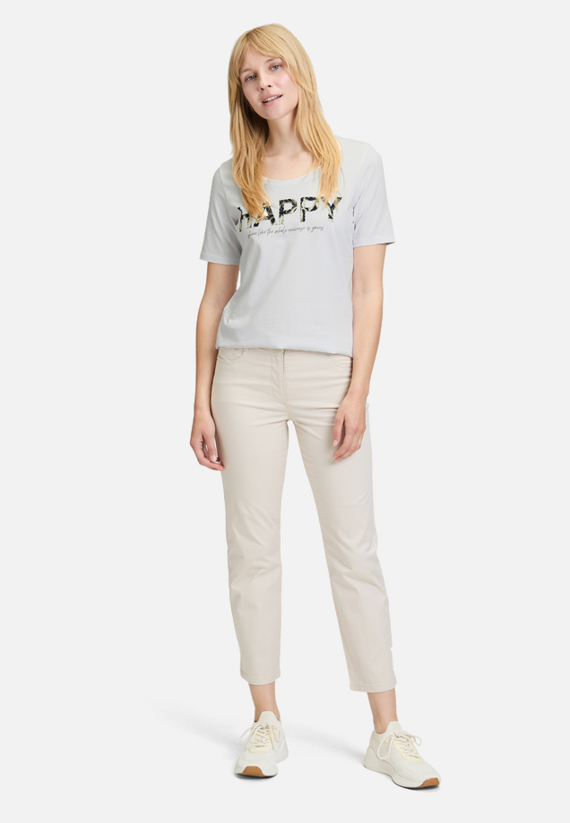 Basic Shirt mit Placement / Modellfoto Vorderseite (Outfit)