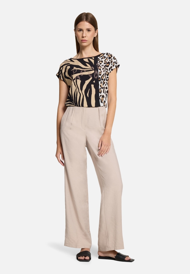 Casual-Shirt mit Aufdruck / Modellfoto Vorderseite (Outfit)