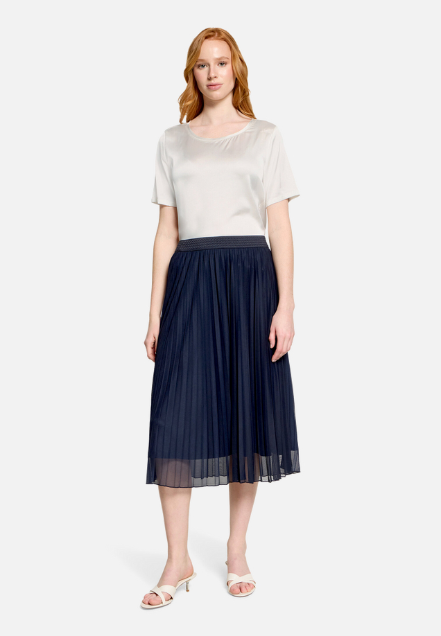 Schlupfbluse mit Rundhalsausschnitt / Modellfoto Vorderseite (Outfit)
