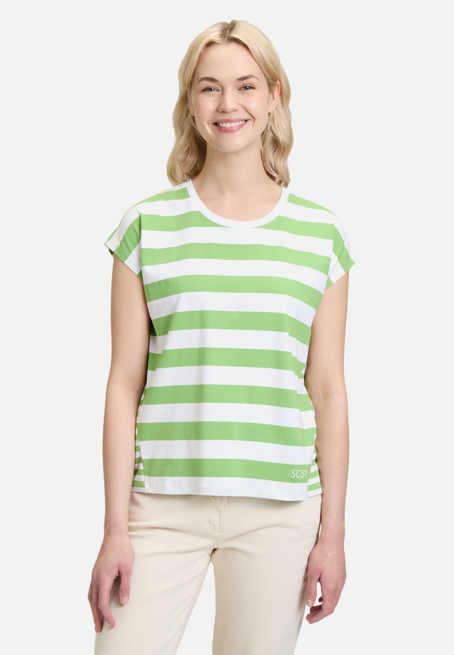 Basic Shirt mit Streifen / Modellfoto Vorderseite