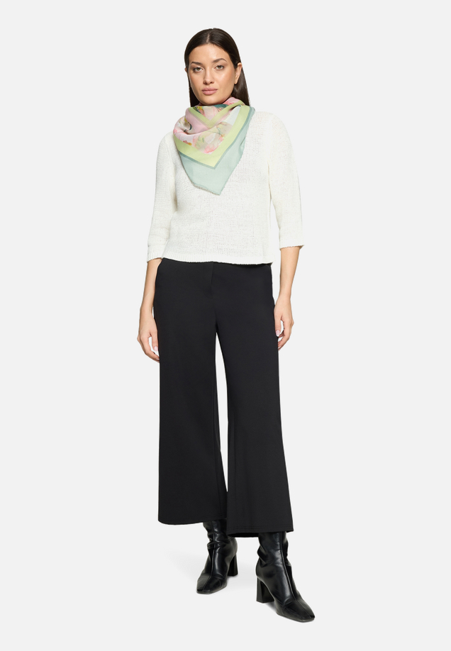 Tuch mit Aufdruck / Modellfoto Vorderseite (Outfit)