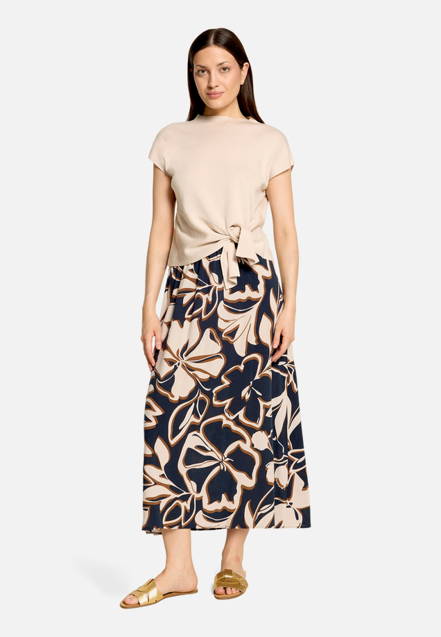 Strick-Top mit Schleifenknoten / Modellfoto Vorderseite (Outfit)