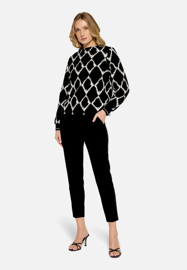 Sweatshirt mit Rippbündchen / Modellfoto Vorderseite (Outfit)