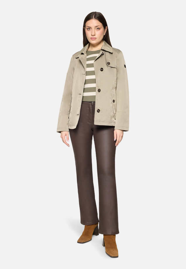 Perfect Body-Hose Slim Fit / Modellfoto Vorderseite (Outfit)