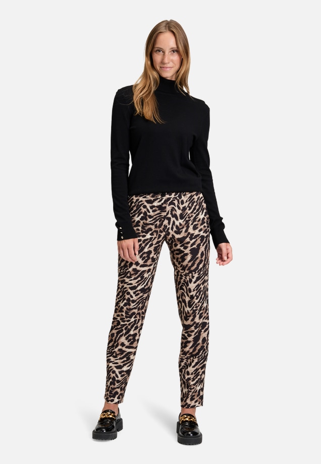 Rollkragenpullover langarm / Modellfoto Vorderseite (Outfit)
