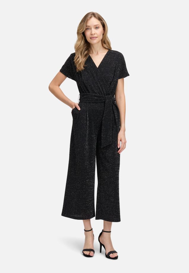 Jumpsuit mit Eingrifftaschen / Modellfoto Vorderseite