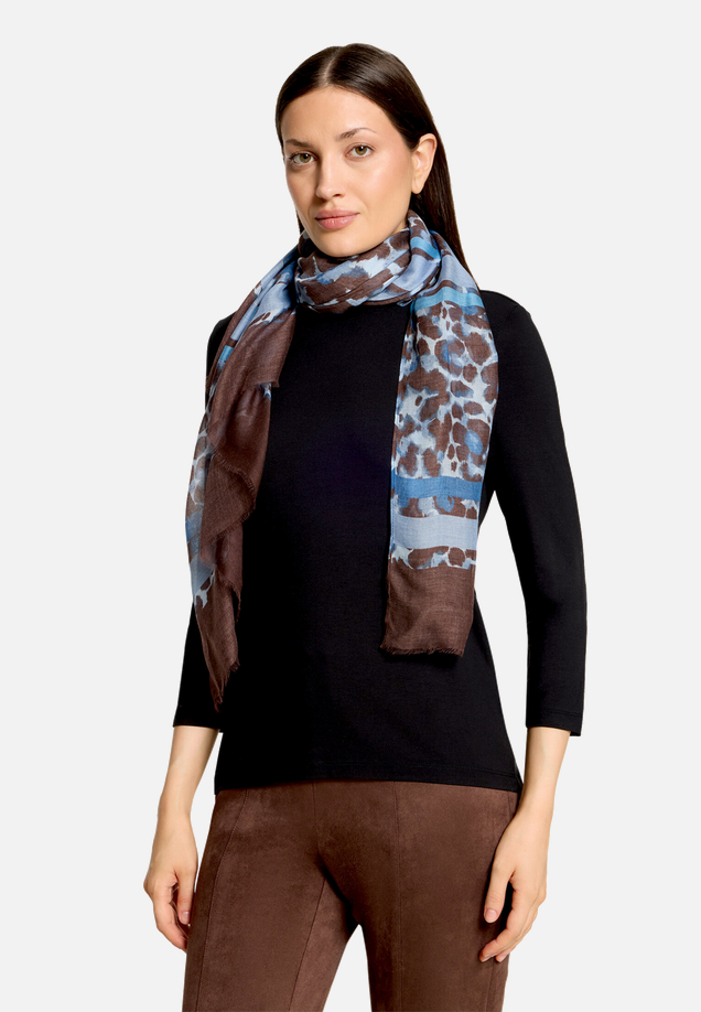 Tuch  mit Leoprint / Modellfoto Vorderseite