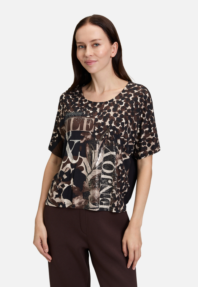 Oversize-Shirt mit Aufdruck / Modellfoto Vorderseite