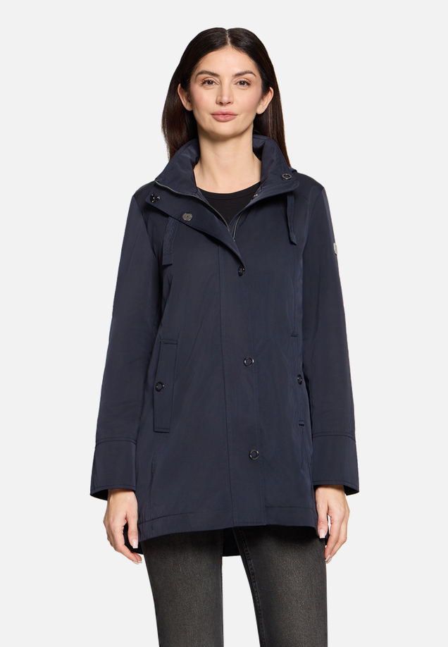 Sommerjacke mit Kapuze / Modellfoto Vorderseite