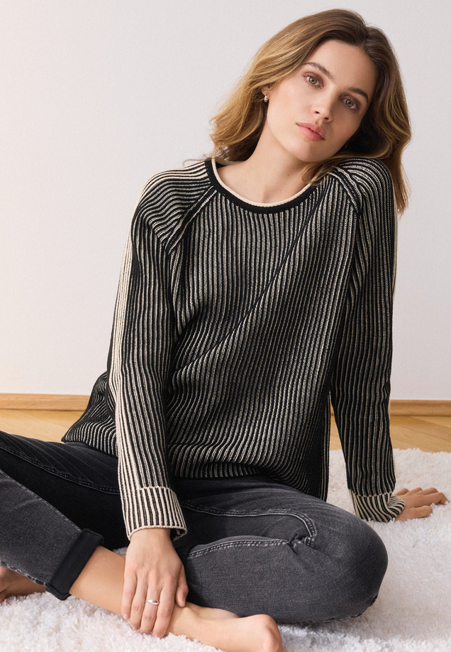 Grobstrick-Pullover mit Rippenstruktur / Imagebild
