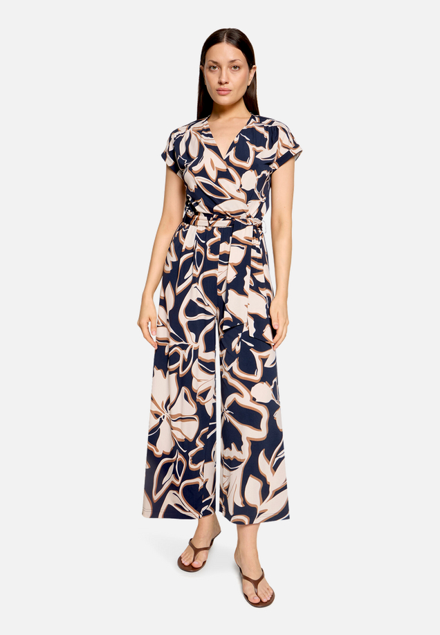 Jumpsuit  mit floralem Muster  / Modellfoto Vorderseite