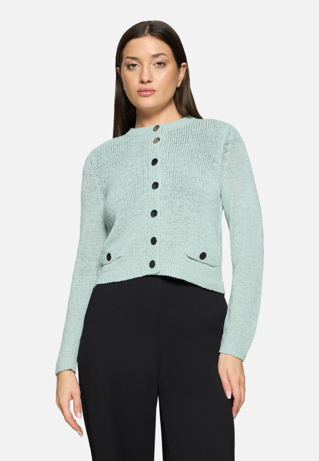 Strick-Cardigan mit aufgesetzten Taschen / Modellfoto Vorderseite